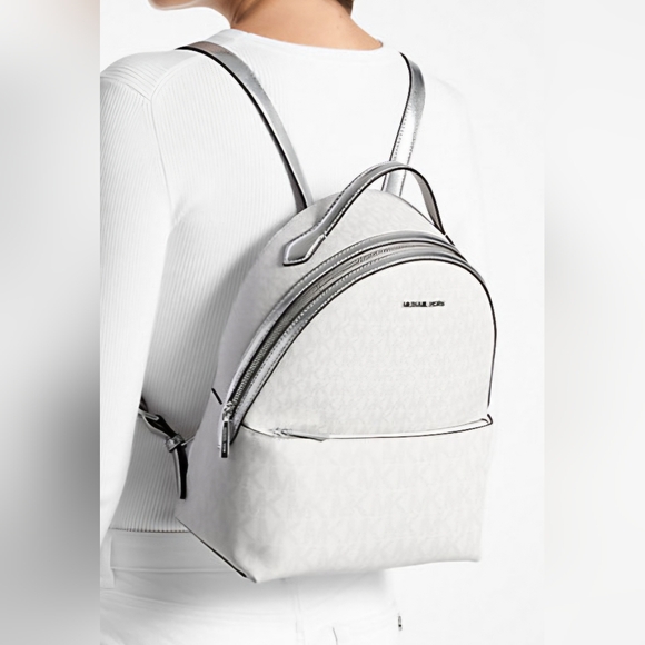 MICHAEL MICHAEL KORS FULL-SIZE BACKPACK with A DUSTBAG - Picture 2 of 7